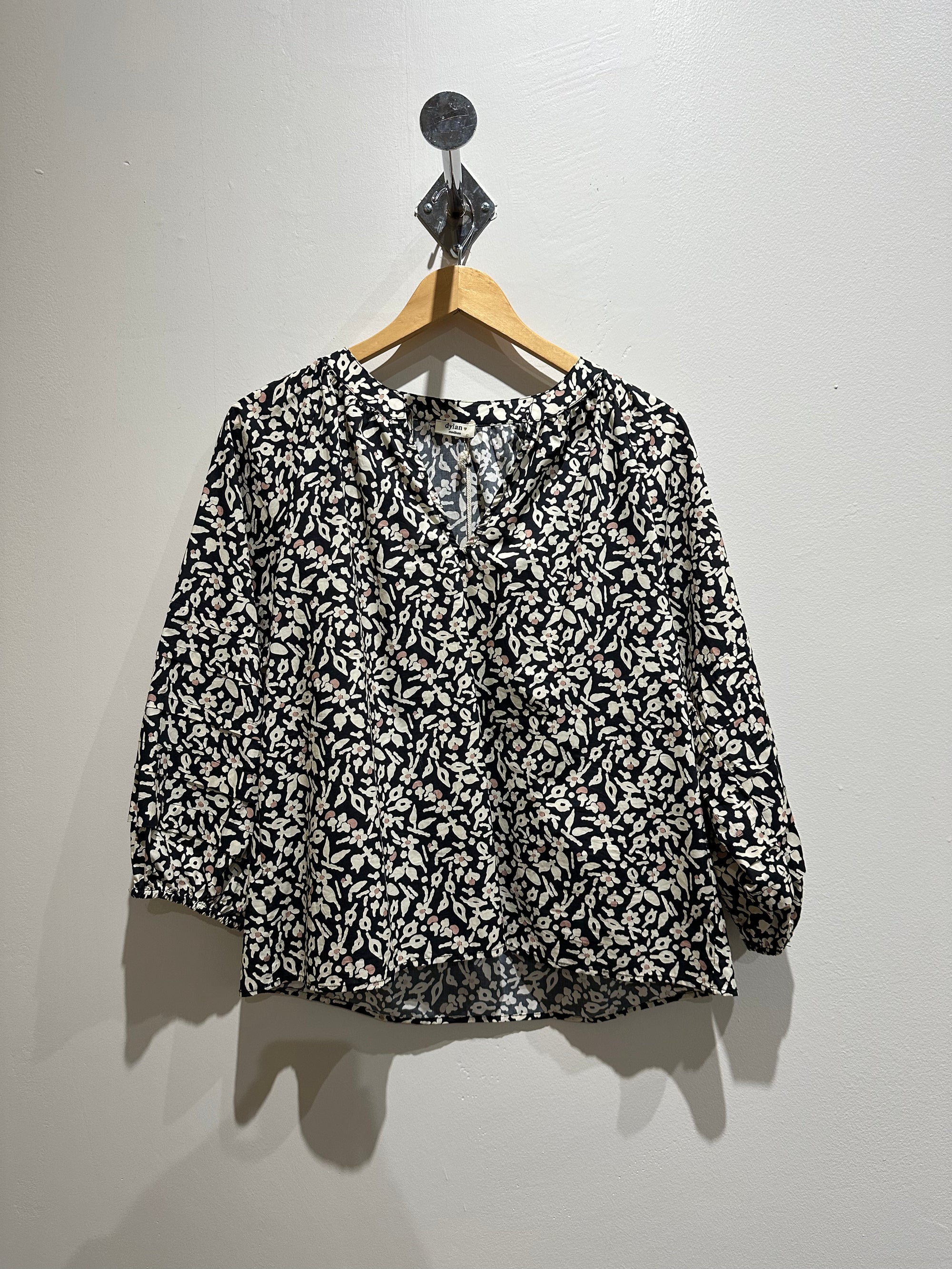 Dylan Floral Blouse Cream/Black/Pink