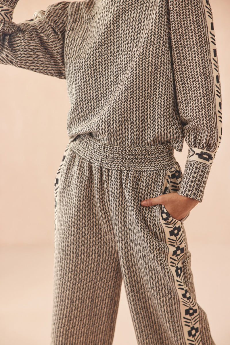 lydia sweatshirt blakely sesame omika Jilli Boutique dunwoody