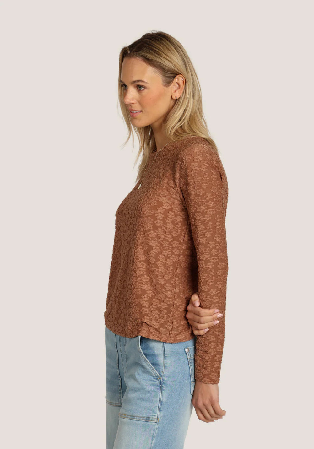 MESH FLOWERS TEE Dylan Jilli Boutique Atlanta
F1W84MFT-BRN