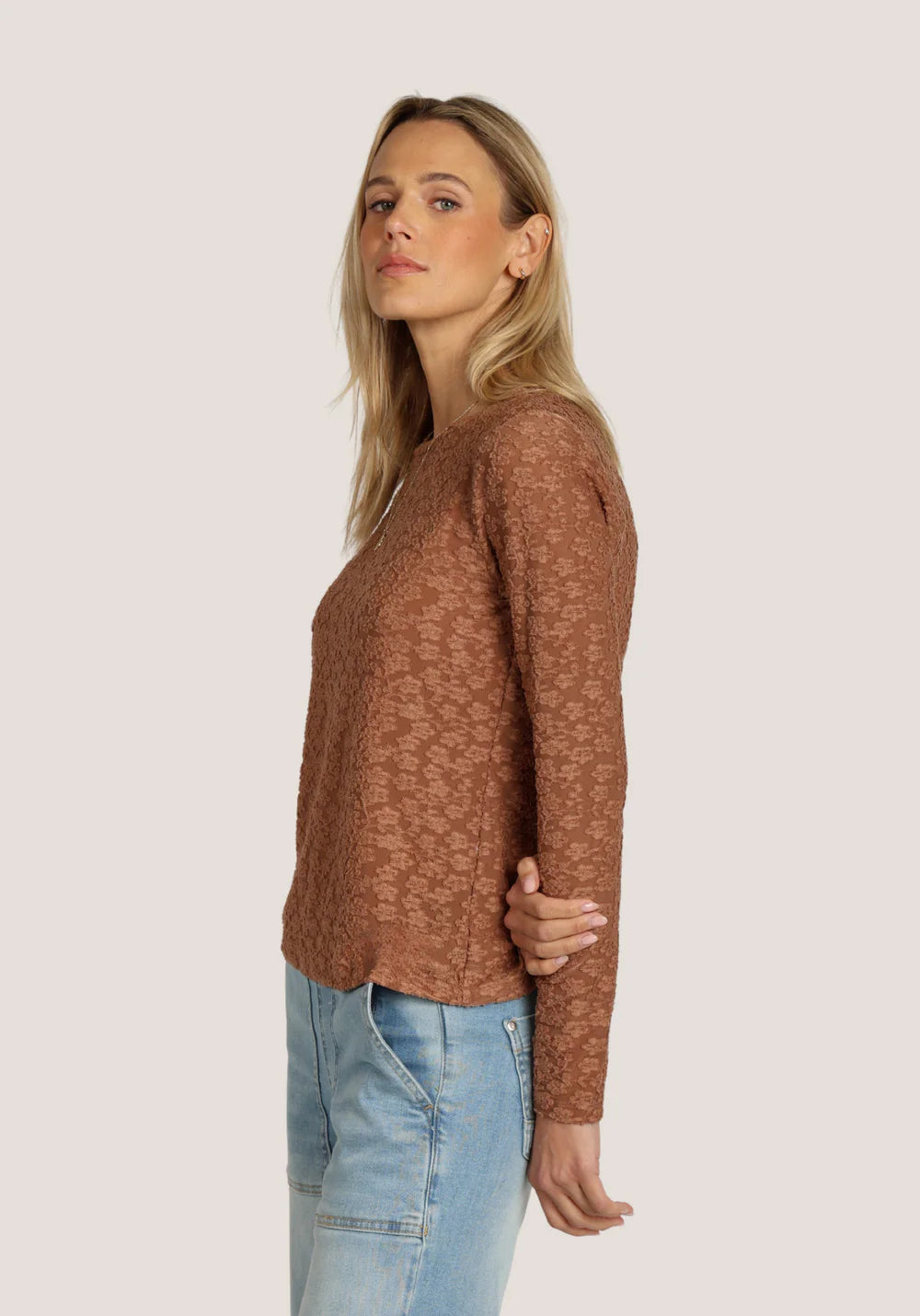 MESH FLOWERS TEE Dylan Jilli Boutique Top
F1W84MFT-BRN