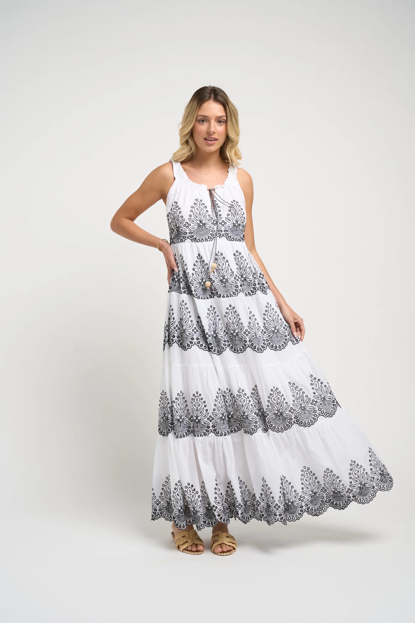guadelupe Pegasus Black/White Jilli Boutique